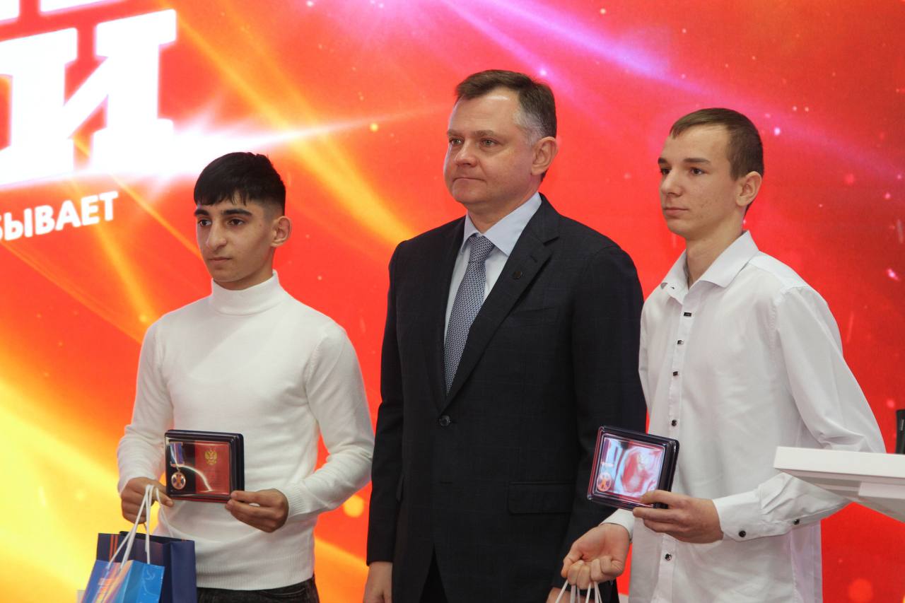 Юные дончане спасли двухлетнего ребёнка и не дали огню уничтожить хутор Юные дончане спасли двухлетнего ребёнка и не дали огню уничтожить хутор