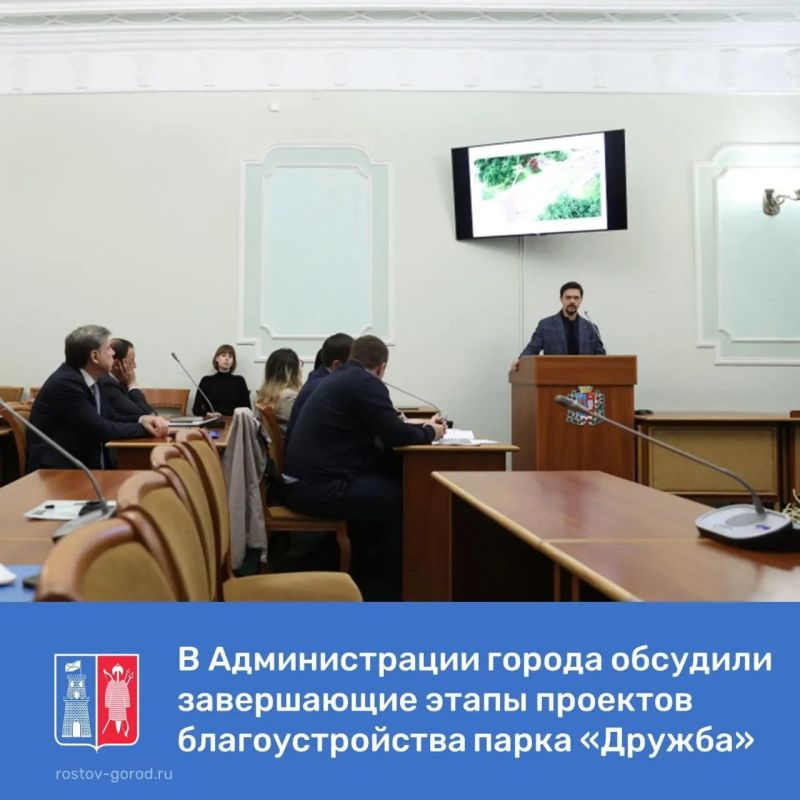 Модераторами встречи выступили первый заместитель министра ЖКХ Ростовской области Дмитрий Беликов и заместитель главы Администрации города по социальным вопросам Виктория Чернышова