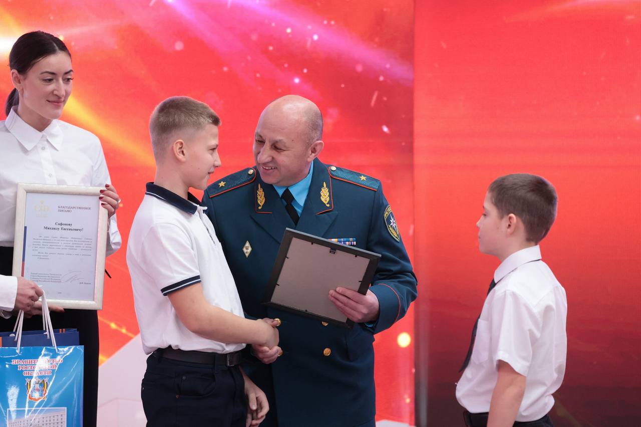 В Ростове-на-Дону наградили детей-героев В Ростове-на-Дону наградили детей-героев