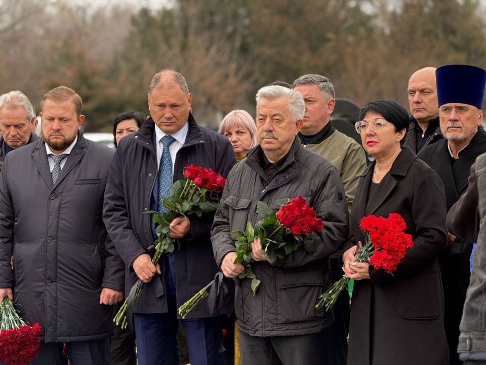 Виктор Водолацкий: Сегодня принял участие в мероприятии посвящённом открытию памятника Героям Специальной Военной Операции в городе Батайске