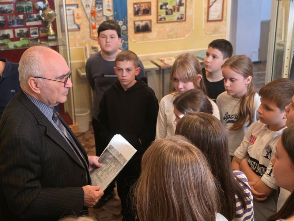 Шахтинские правоохранители пригласили учащихся «полицейских классов» на экскурсию