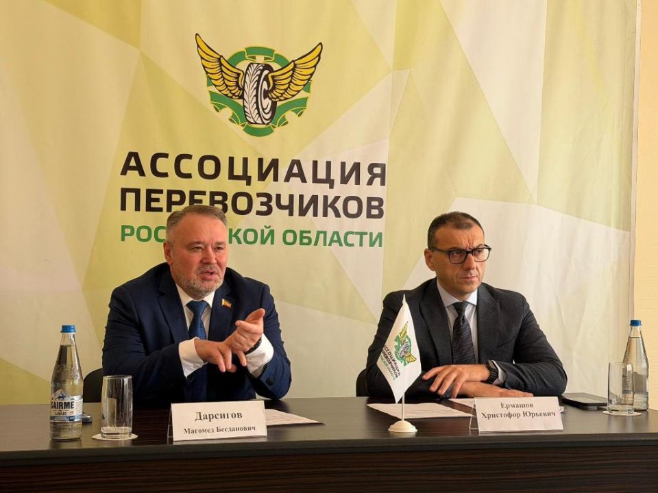 Состоялось заседание Ассоциации перевозчиков Ростовской области, в котором приняли участие заместитель министра транспорта Ростовской области Христофор Ермашов и руководители транспортных предприятий донского региона