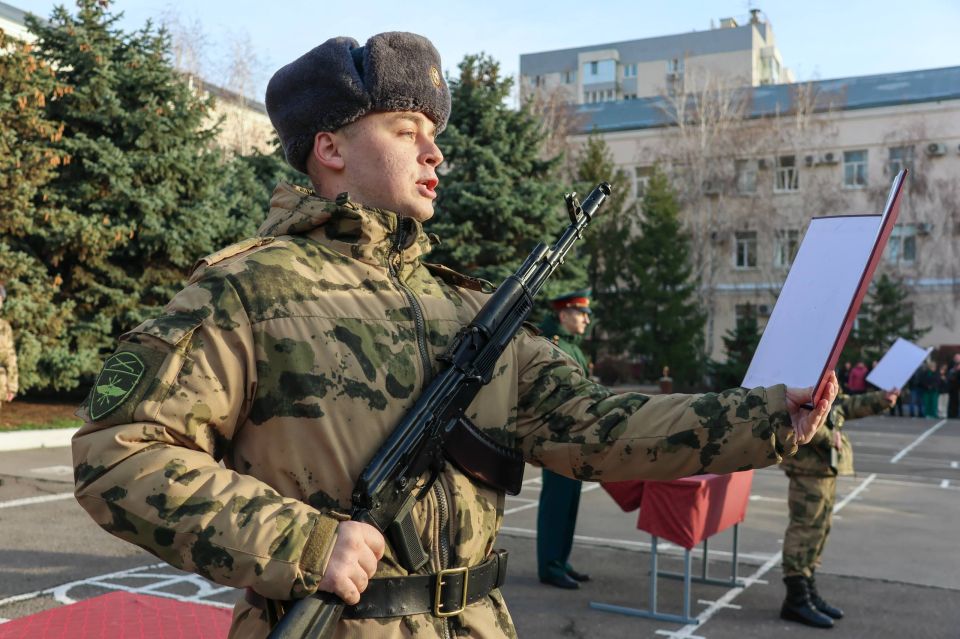 Церемонии приведения к военной присяге проходят в Южном округе Росгвардии