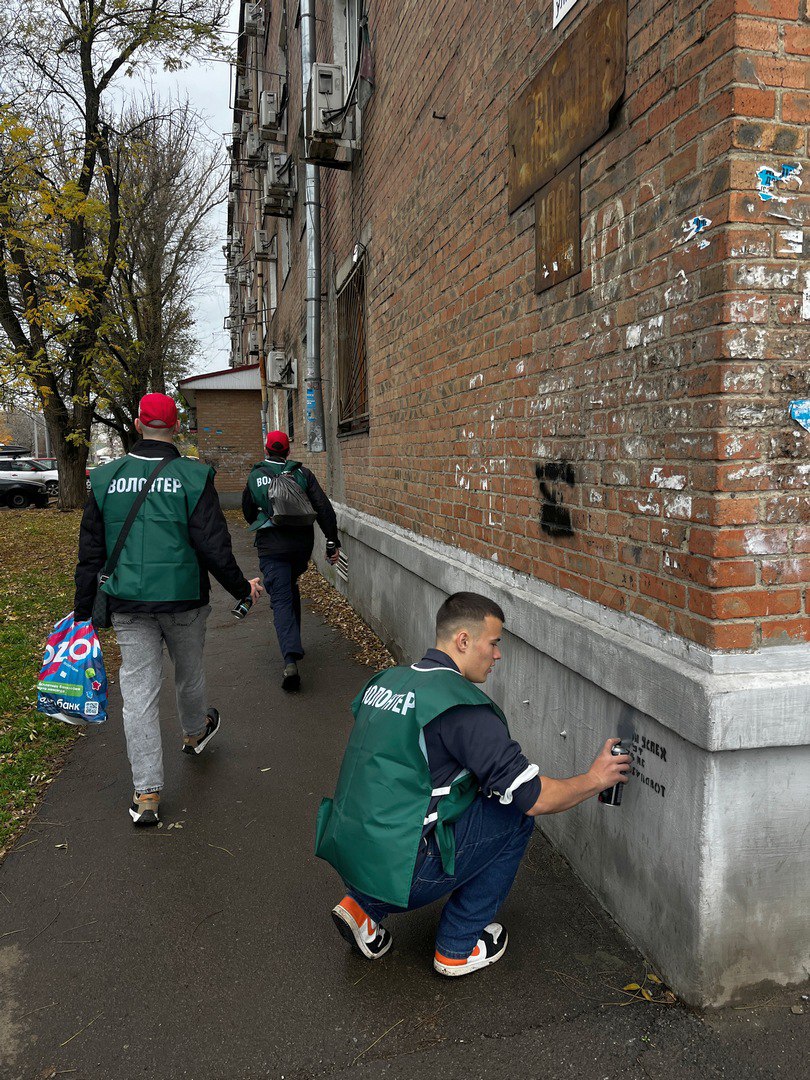 «Чистое поколение - 2025»: в Таганроге полицейские провели рейд по уничтожению надписей с рекламой наркотических веществ «Чистое поколение - 2025»: в Таганроге полицейские провели рейд по уничтожению надписей с рекламой наркотических веществ