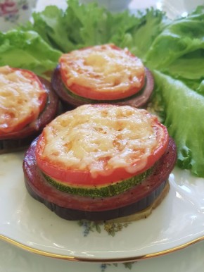 Овощные тарелки с финским сервелатом: легкое и праздничное угощение