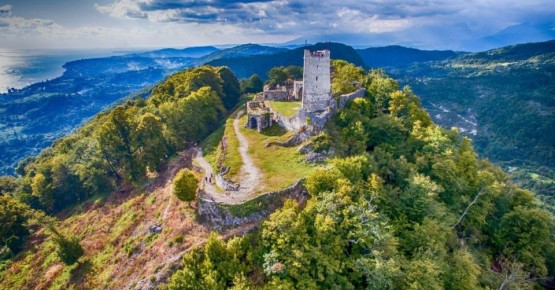 Искусственный свет: как пещеры теряют века истории