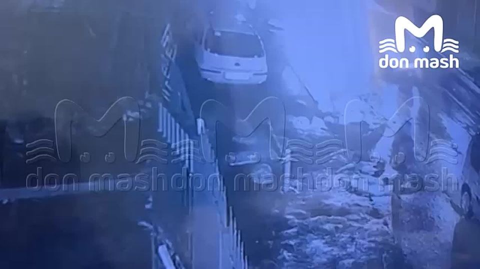 Девушка сломала руку на пешеходном переходе в Ростове