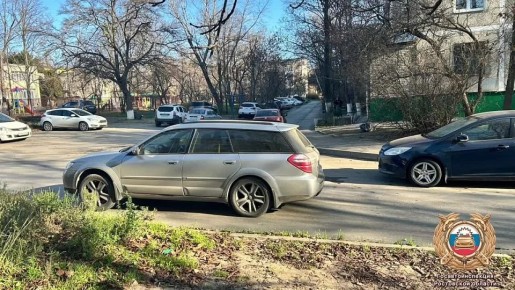 В Ростове во дворе дома водитель Subaru сбил 7-летнюю школьницу