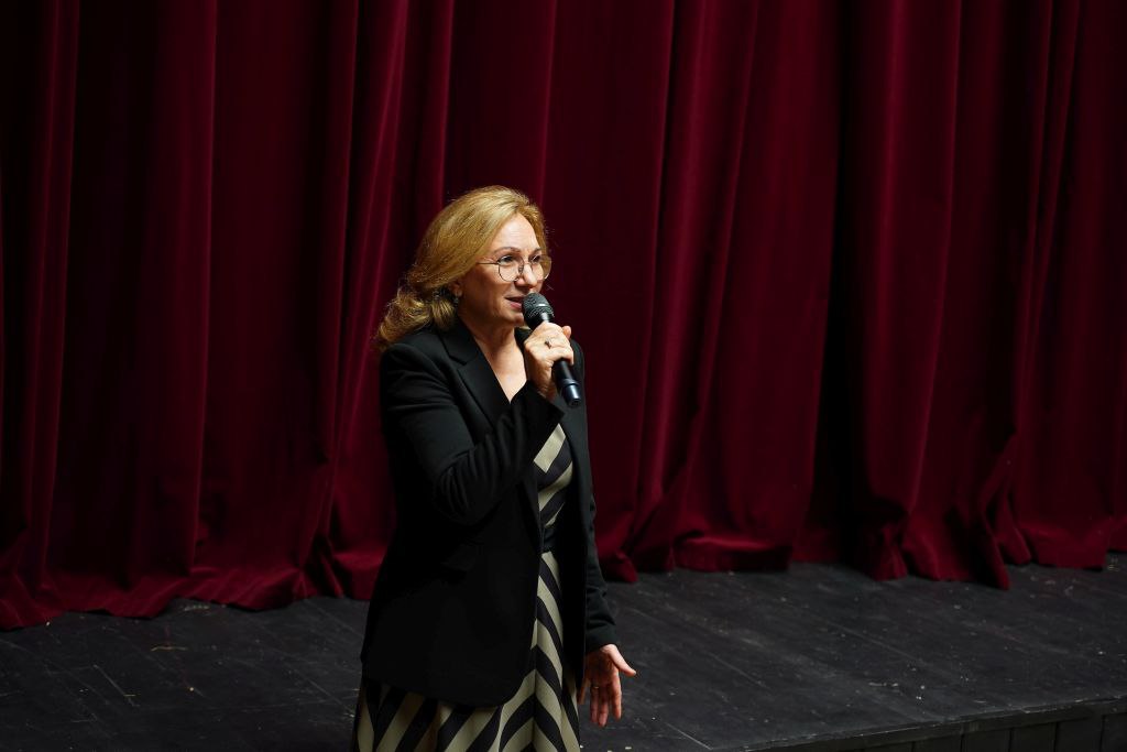 В Ростове-на-Дону на малой сцене академического театра драмы имени Максима Горького состоялась премьера спектакля «Всколыхнулся-взволновался» по пьесе писателя Сергея Кисина, созданной по мотивам «Донских рассказов» Михаила... В Ростове-на-Дону на малой сцене академического театра драмы имени Максима Горького состоялась премьера спектакля «Всколыхнулся-взволновался» по пьесе писателя Сергея Кисина, созданной по мотивам «Донских рассказов» Михаила...