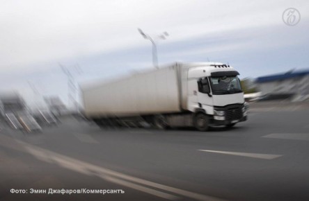 У Владимира Окунева, который был министром транспорта, а потом и вице-губернатором Ростовской области, сотрудники Генпрокуратуры обнаружили 37 грузовых седельных тягачей и полуприцепов, стало известно «Ъ»