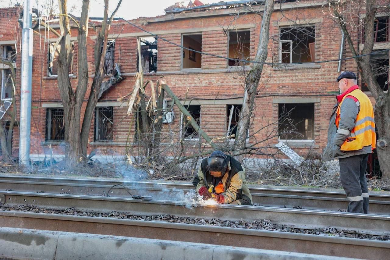 Одного пострадавшего в ночной атаке БПЛА на Таганрог перевезли в больницу Ростова Одного пострадавшего в ночной атаке БПЛА на Таганрог перевезли в больницу Ростова