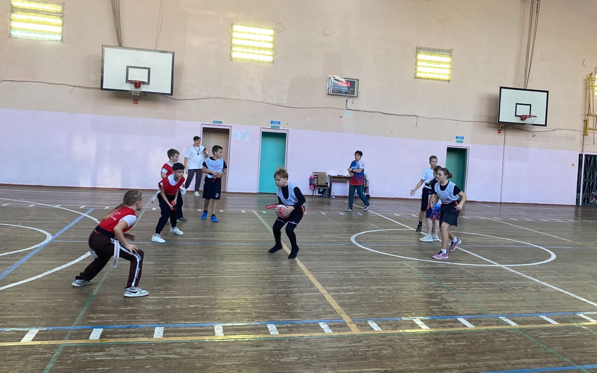 С 19 по 21 ноября в спортзале средней школы №21 в Волгодонске проходили соревнования по тэг-регби в зачет традиционной Спартакиады учащихся общеобразовательных учреждений города «Президентские спортивные игры в 2025-2026... С 19 по 21 ноября в спортзале средней школы №21 в Волгодонске проходили соревнования по тэг-регби в зачет традиционной Спартакиады учащихся общеобразовательных учреждений города «Президентские спортивные игры в 2025-2026...