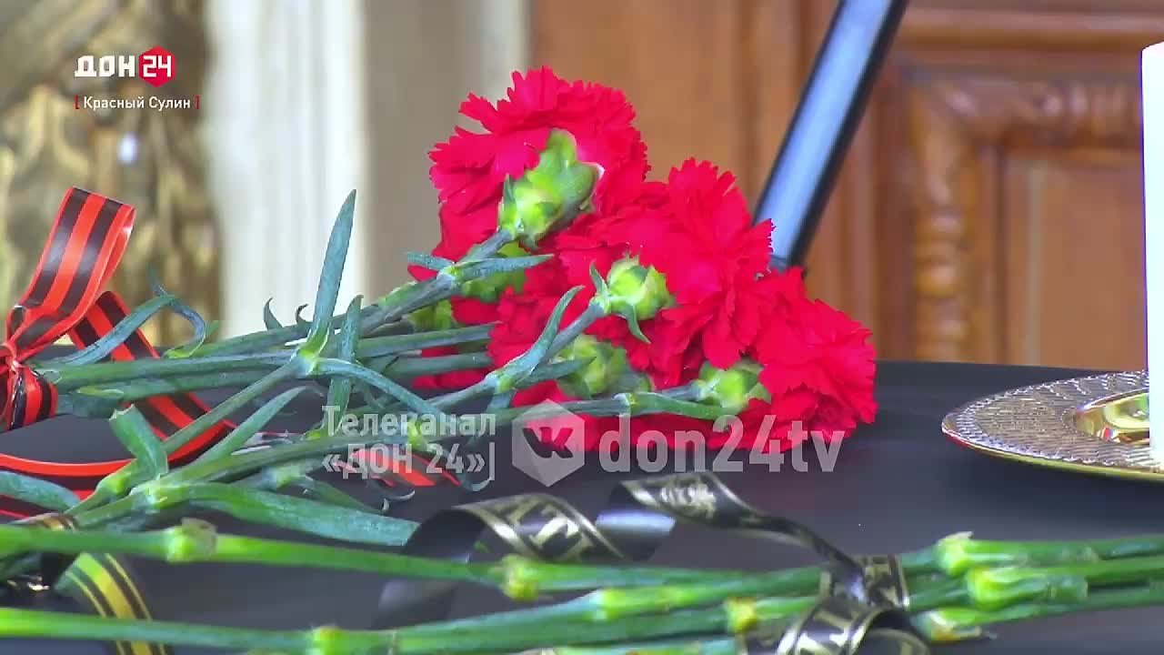 Фотовыставка в память о героях СВО открылась в Красном Сулине