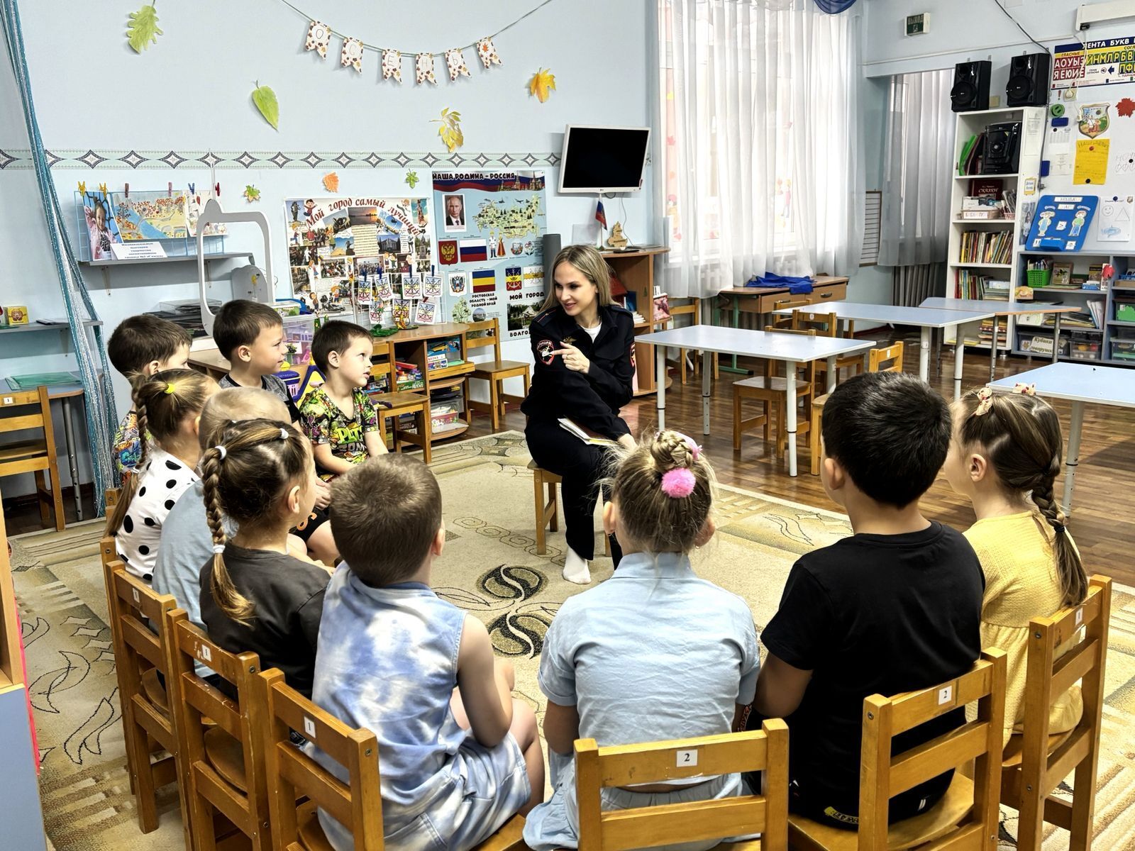 Сотрудники МВД проводят работу с детьми и молодежью и организуют профориентационные встречи и уроки безопасности Сотрудники МВД проводят работу с детьми и молодежью и организуют профориентационные встречи и уроки безопасности