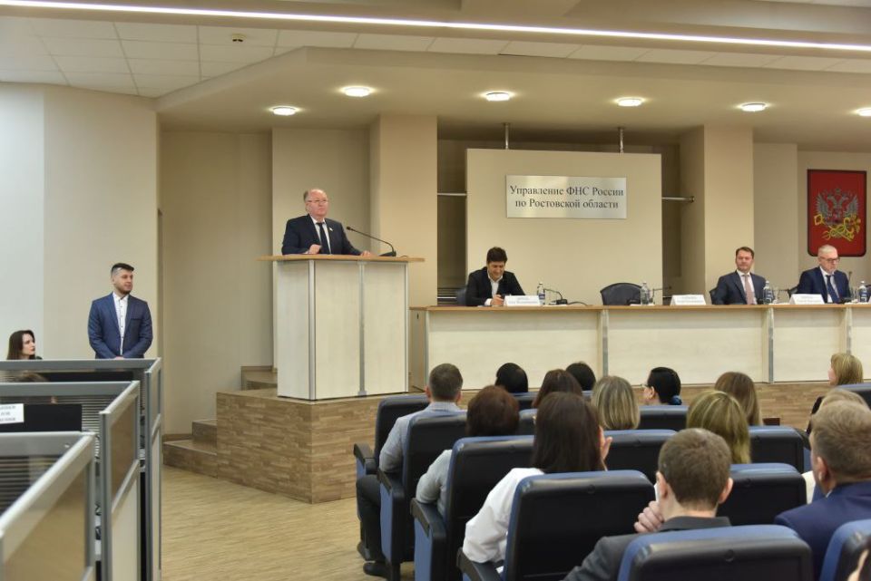 Первый заместитель Председателя Законодательного Собрания Ростовской области – председатель комитета по бюджету Андрей Харченко поздравил сотрудников Управления Федеральной налоговой службы по Ростовской области с 35-летием...