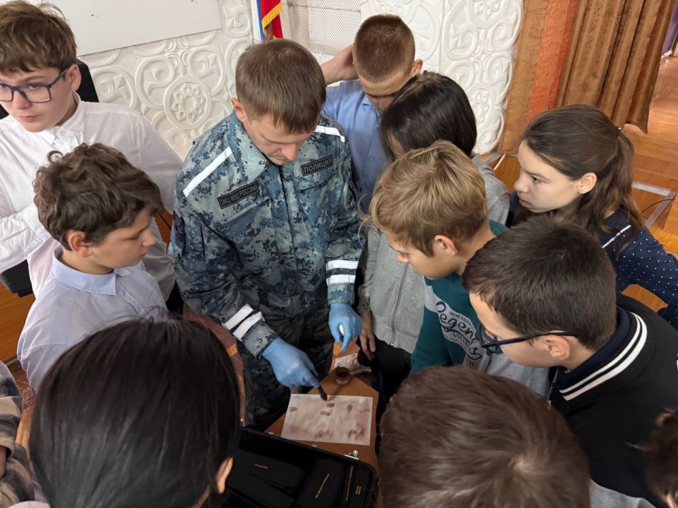 Волгодонские школьники посетили с экскурсией Межмуниципальное управление МВД России «Волгодонское»