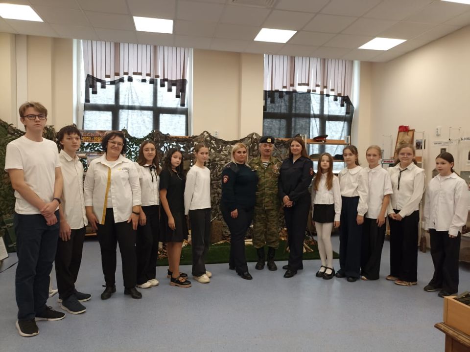 «Урок мужества»: полицейские побеседовали с учениками школы № 39 города Таганрога