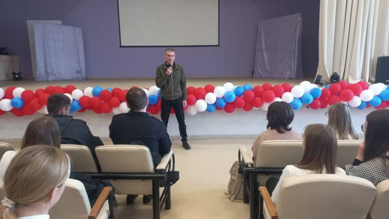 Шахтинские правоохранители и общественники встретились со школьниками