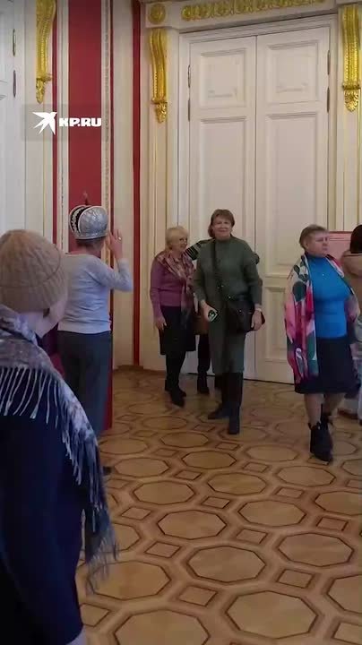 Какая женщина не хочет примерить корону императрицы ?!