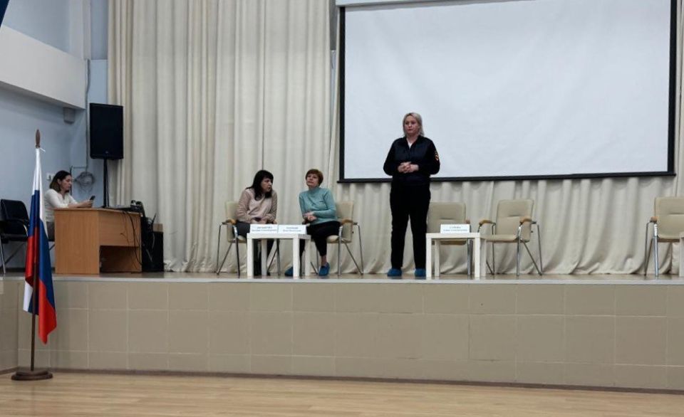 «Чистое поколение»: в Донецке прошла профилактическая встреча полиции со школьниками