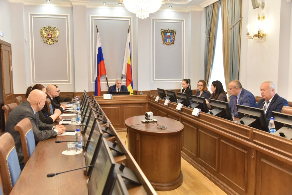 На заседании круглого стола в донском парламенте депутаты совместно с экспертами обсудили проблемы и пути их решения в сфере определения границ прилегающих территорий в муниципалитетах