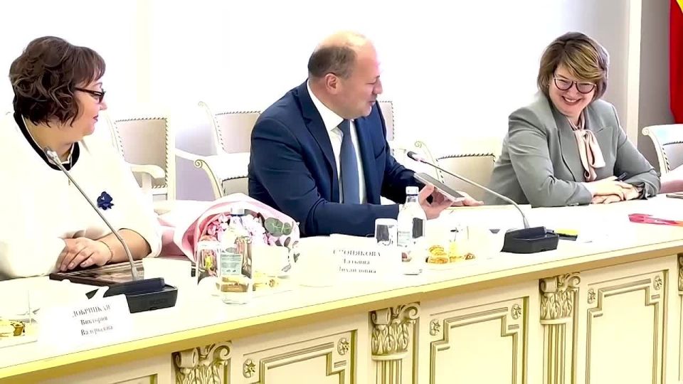 Александр Скрябин: Имел честь пообщаться сегодня по телефону с Героем России Ильей Споняковым, мама которого Татьяна Михайловна присутствовала на нашей встрече