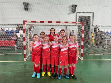 Команда девочек по футболу города Шахты одерживает победы