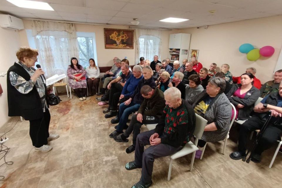 Творческий десант Шахтинской городской общественной организации РОО «Всероссийское общество инвалидов», в состав которого вошли председатель Валентина Сухова, председатель Шахтинской городской организации «Союза женщин...