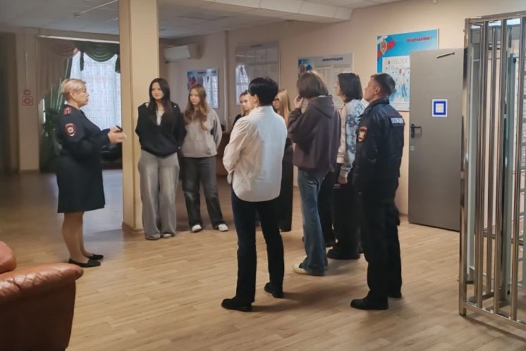 Для студентов Ростовского государственного университета путей сообщения была организована экскурсия в Центр временного содержания для несовершеннолетних правонарушителей ГУ МВД России по Ростовской области Для студентов Ростовского государственного университета путей сообщения была организована экскурсия в Центр временного содержания для несовершеннолетних правонарушителей ГУ МВД России по Ростовской области