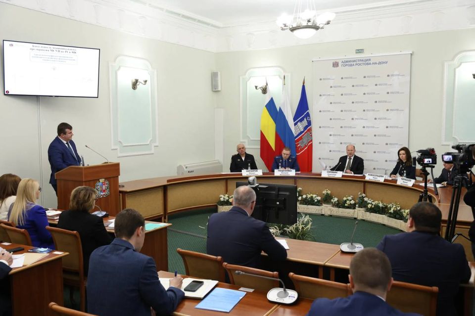 Александр Скрябин: Уважаемые ростовчане!. Мы начали большую работу по приведению в порядок ливневого хозяйства. Заслушал директора департамента автомобильных дорог и организации дорожного движения Д.В. Водопьянова