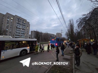 Обстановка на остановке в Ростове на Вятской