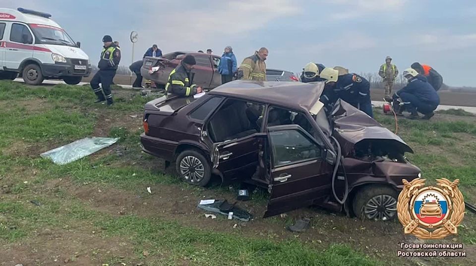 Три человека пострадали в аварии на трассе в Неклиновском районе