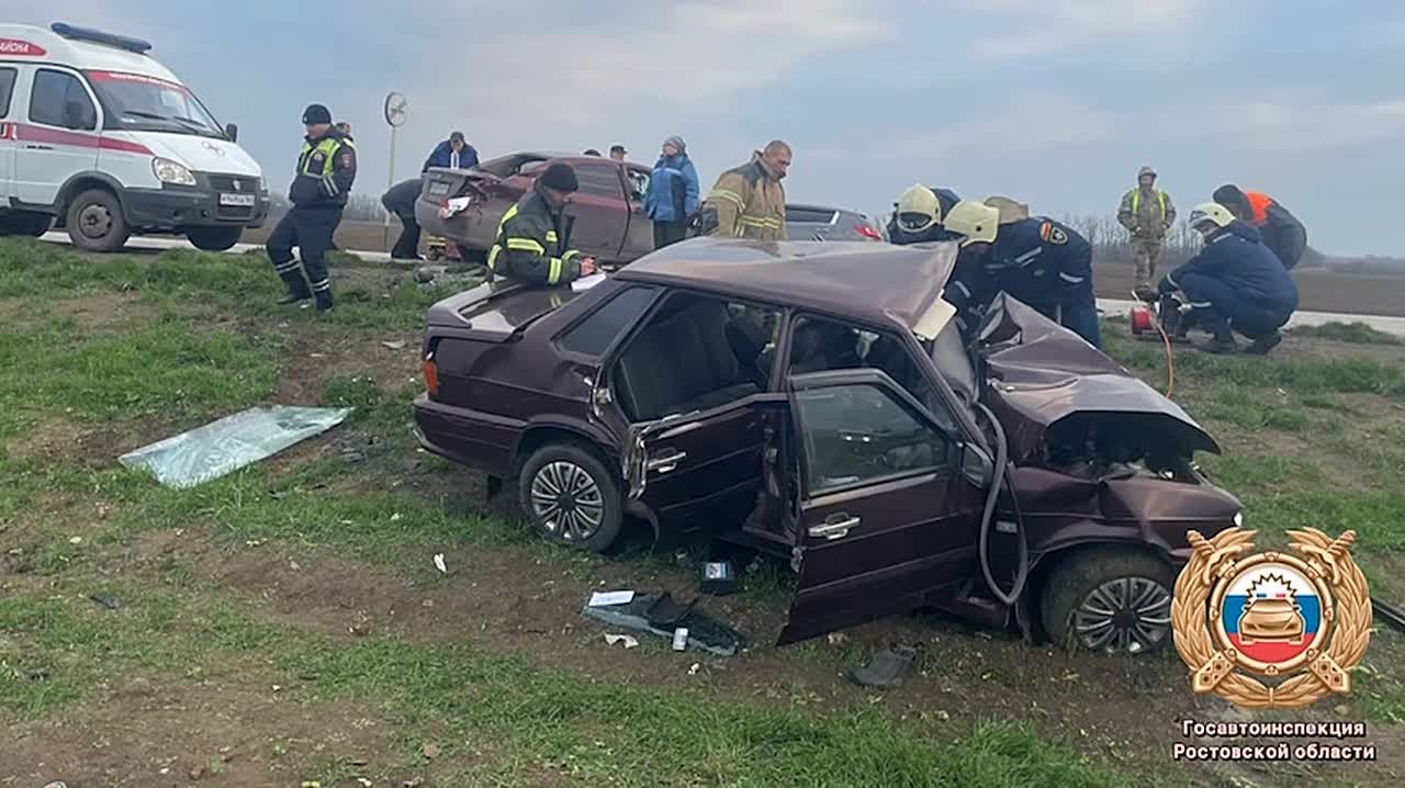 Три человека пострадали в аварии на трассе в Неклиновском районе