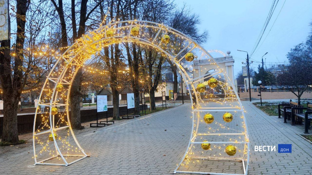 Парк им. Горького в Таганроге украсили к Новому году Парк им. Горького в Таганроге украсили к Новому году
