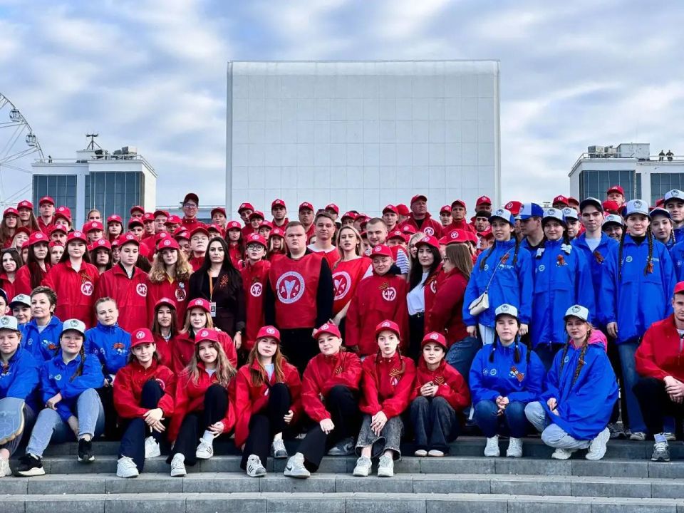 Александр Скрябин: Дорогие наши волонтеры!. От всей души поздравляю вас с Всероссийским днем добровольца! Этот праздник объединяет жителей нашего города разных поколений, профессий, интересов