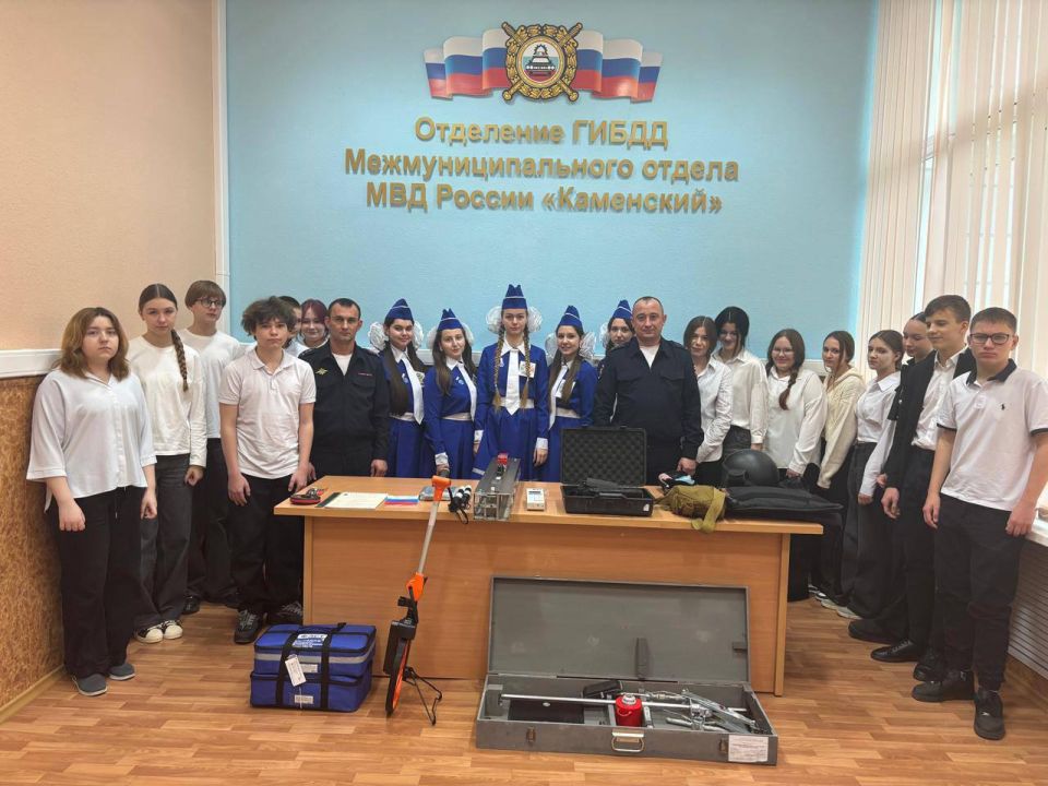Будущие защитники дорог: школьники посетили отделение Госавтоинспекции в Каменске-Шахтинском