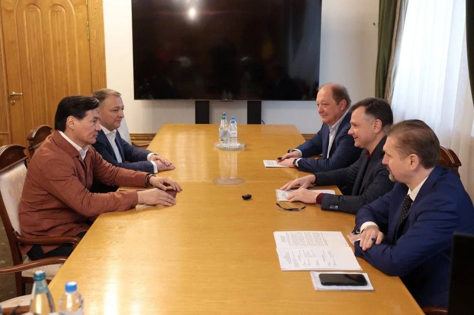 Юрий Слюсарь: Сегодня мы принимали дорогого гостя — главу Республики Калмыкии Бату Хасикова