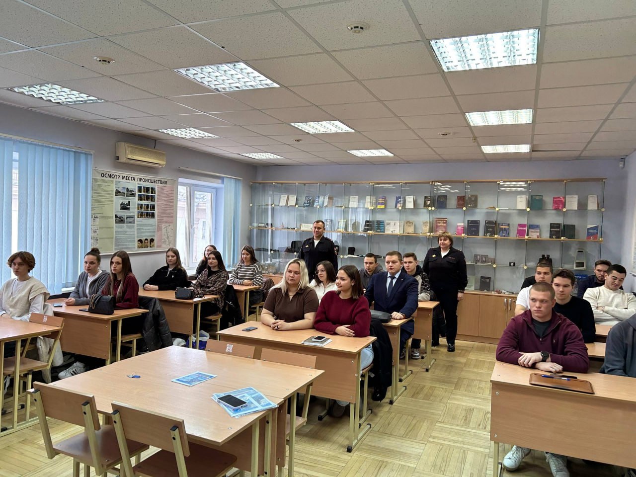 В Ростовском университете путей сообщения состоялась профориентационная встреча с полицией В Ростовском университете путей сообщения состоялась профориентационная встреча с полицией