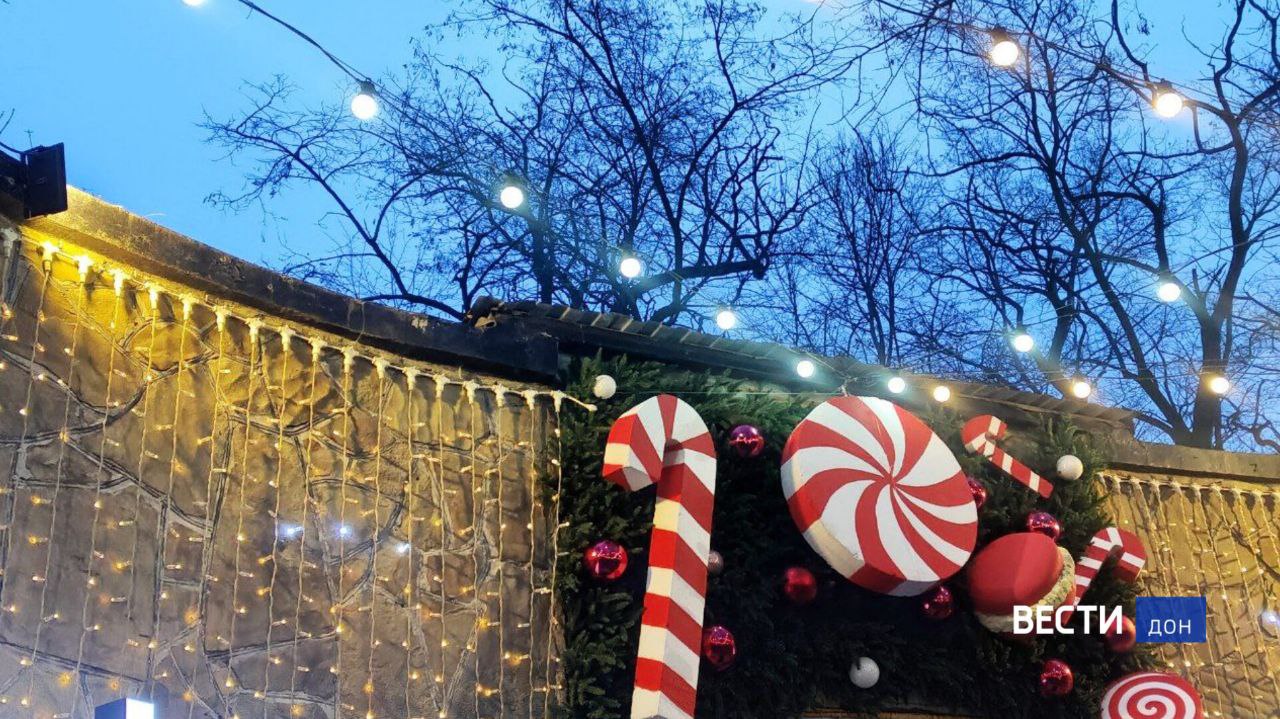 Парк им. Горького в Таганроге украсили к Новому году