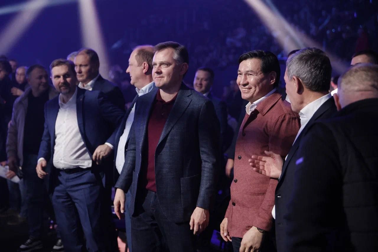 Юрий Слюсарь: Вчера мы вместе главой Калмыкии, чемпионом по кикбоксингу Бату Хасиковым стали свидетелями настоящего спортивного праздника Юрий Слюсарь: Вчера мы вместе главой Калмыкии, чемпионом по кикбоксингу Бату Хасиковым стали свидетелями настоящего спортивного праздника