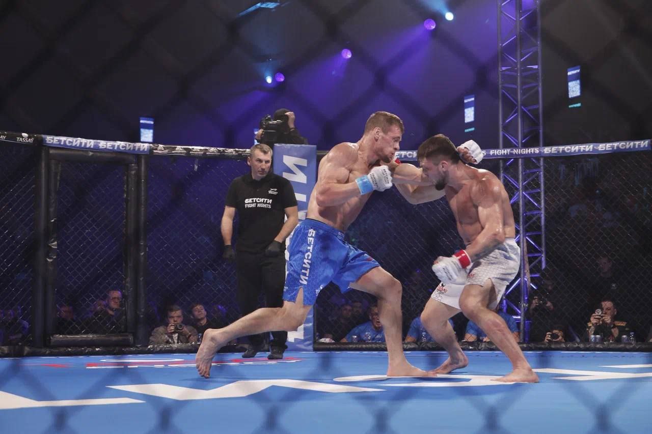 Юрий Слюсарь: Вчера мы вместе главой Калмыкии, чемпионом по кикбоксингу Бату Хасиковым стали свидетелями настоящего спортивного праздника Юрий Слюсарь: Вчера мы вместе главой Калмыкии, чемпионом по кикбоксингу Бату Хасиковым стали свидетелями настоящего спортивного праздника