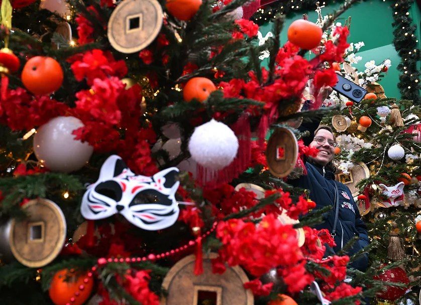 В Таганроге власти приняли решение не приобретать новые новогодние инсталляции и украшения в этом году