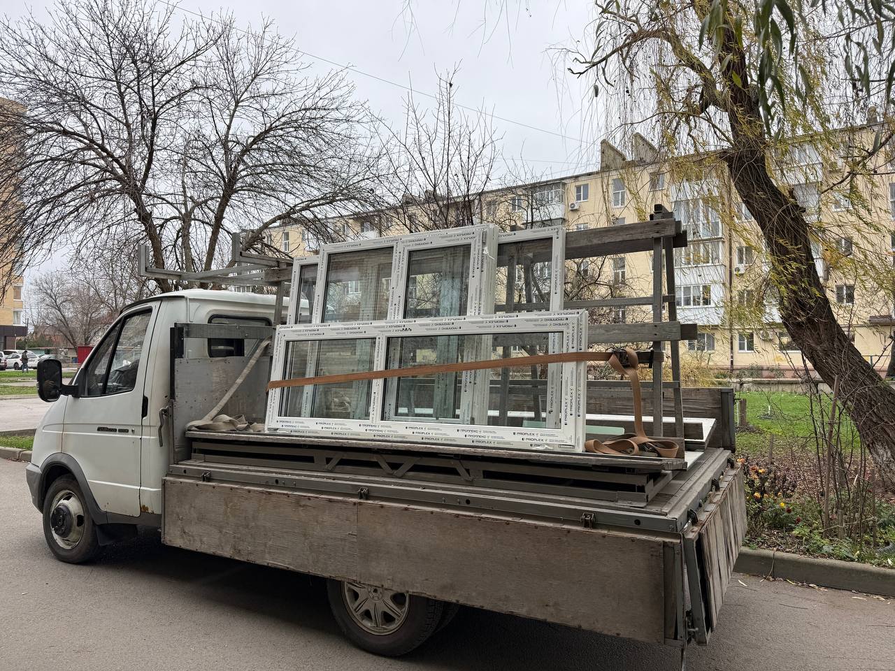 По поручению главы города провёл встречу с жителями домов по ул. Октябрьской пострадавших в результате ЧС. Пригласил и руководителей управляющих организаций По поручению главы города провёл встречу с жителями домов по ул. Октябрьской пострадавших в результате ЧС. Пригласил и руководителей управляющих организаций