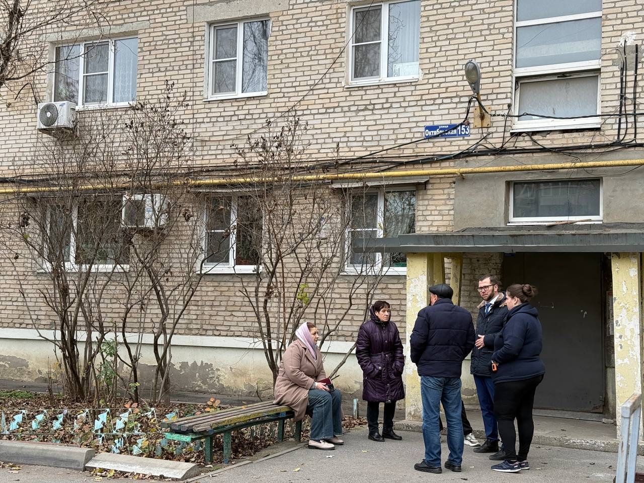 По поручению главы города провёл встречу с жителями домов по ул. Октябрьской пострадавших в результате ЧС. Пригласил и руководителей управляющих организаций По поручению главы города провёл встречу с жителями домов по ул. Октябрьской пострадавших в результате ЧС. Пригласил и руководителей управляющих организаций