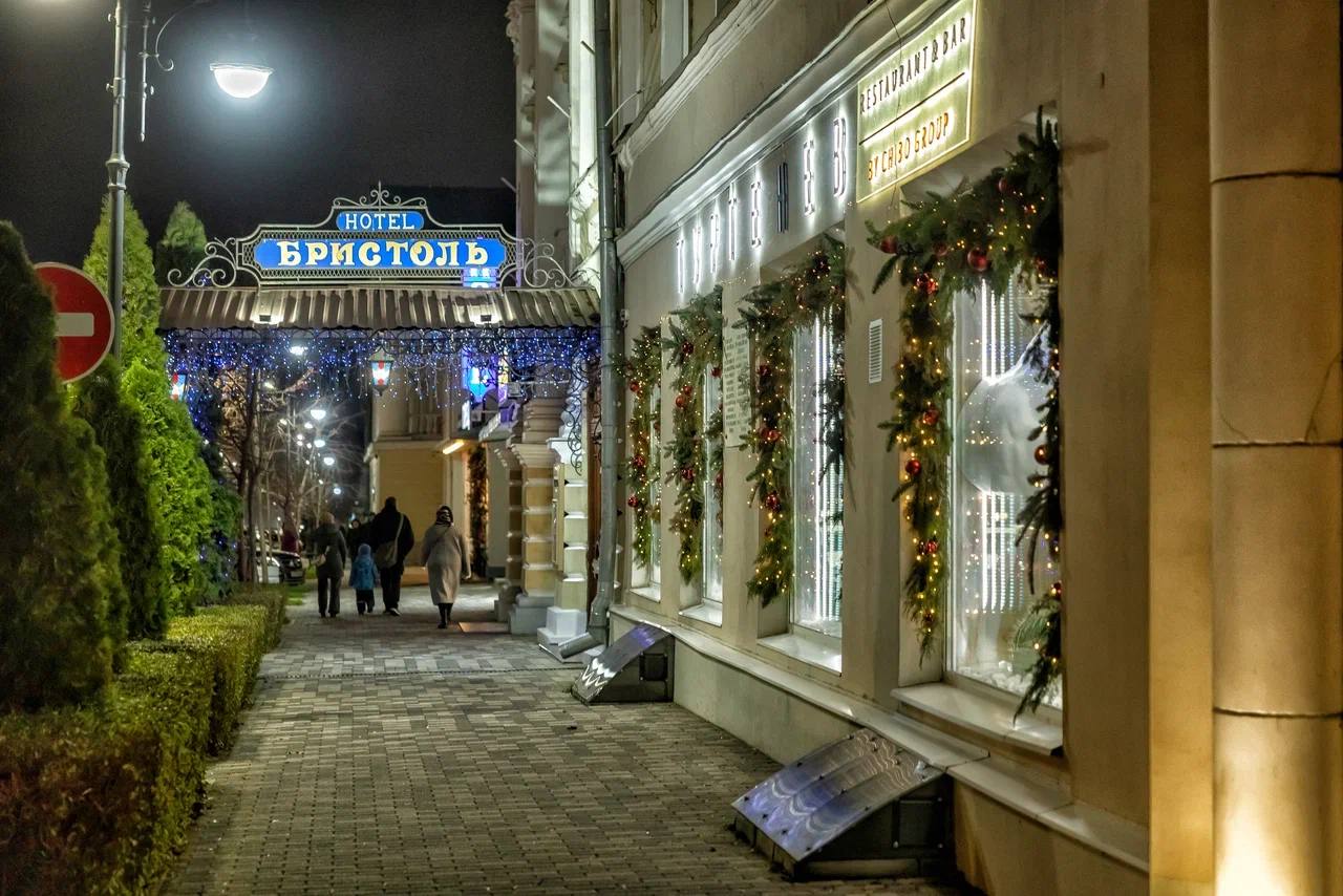 Дорогие таганрожцы!. Приближается долгожданный и всеми любимый праздник – Новый год Дорогие таганрожцы!. Приближается долгожданный и всеми любимый праздник – Новый год