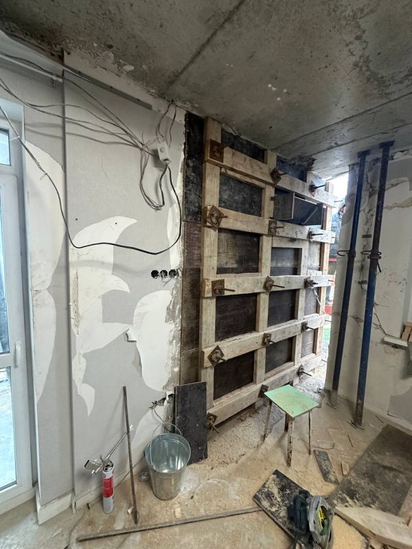 После посещения пострадавших домов на улице Октябрьской заехал на другой дом — Западное шоссе, 17