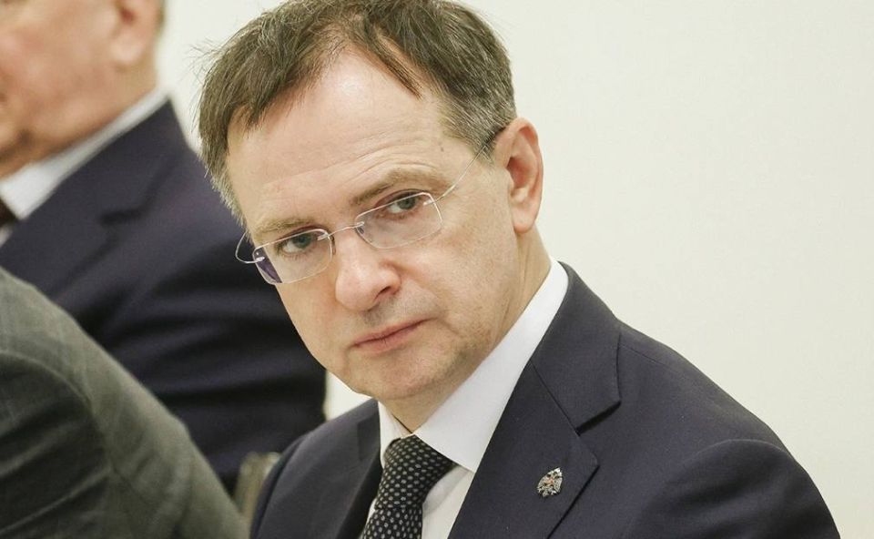 На открывшемся в Центральном доме литераторов (ЦДЛ) внеочередном съезде Союза писателей России его председатель и первый секретарь Владимир Мединский сообщил об исполнении поручения президента Владимира Путина и начале...