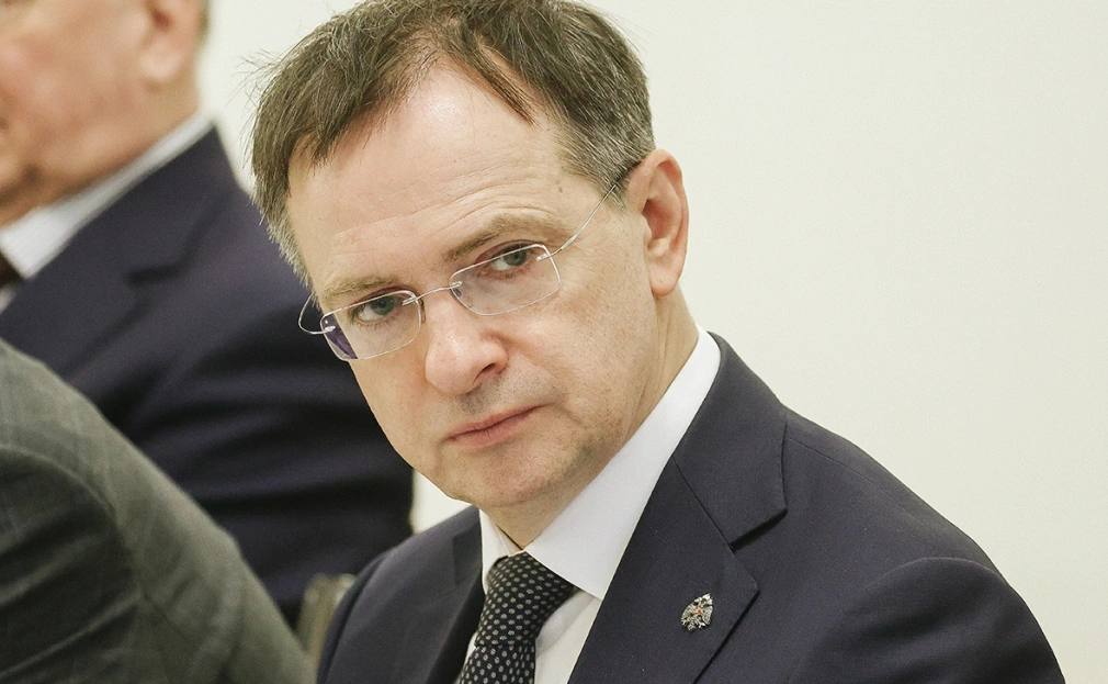 На открывшемся в Центральном доме литераторов (ЦДЛ) внеочередном съезде Союза писателей России его председатель и первый секретарь Владимир Мединский сообщил об исполнении поручения президента Владимира Путина и начале...