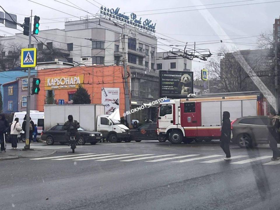 Очевидцы сообщают о ДТП в центре Ростова