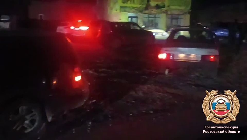 Сотрудники полиции устанавливают обстоятельства смертельного ДТП в Мясниковском районе